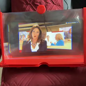 Customer photo of the Velique VisionPro phone screen magnifier