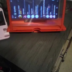 Customer photo of the Velique VisionPro phone screen magnifier