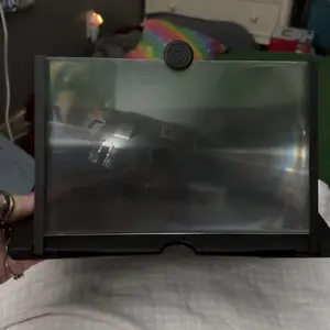 Customer photo of the Velique VisionPro phone screen magnifier